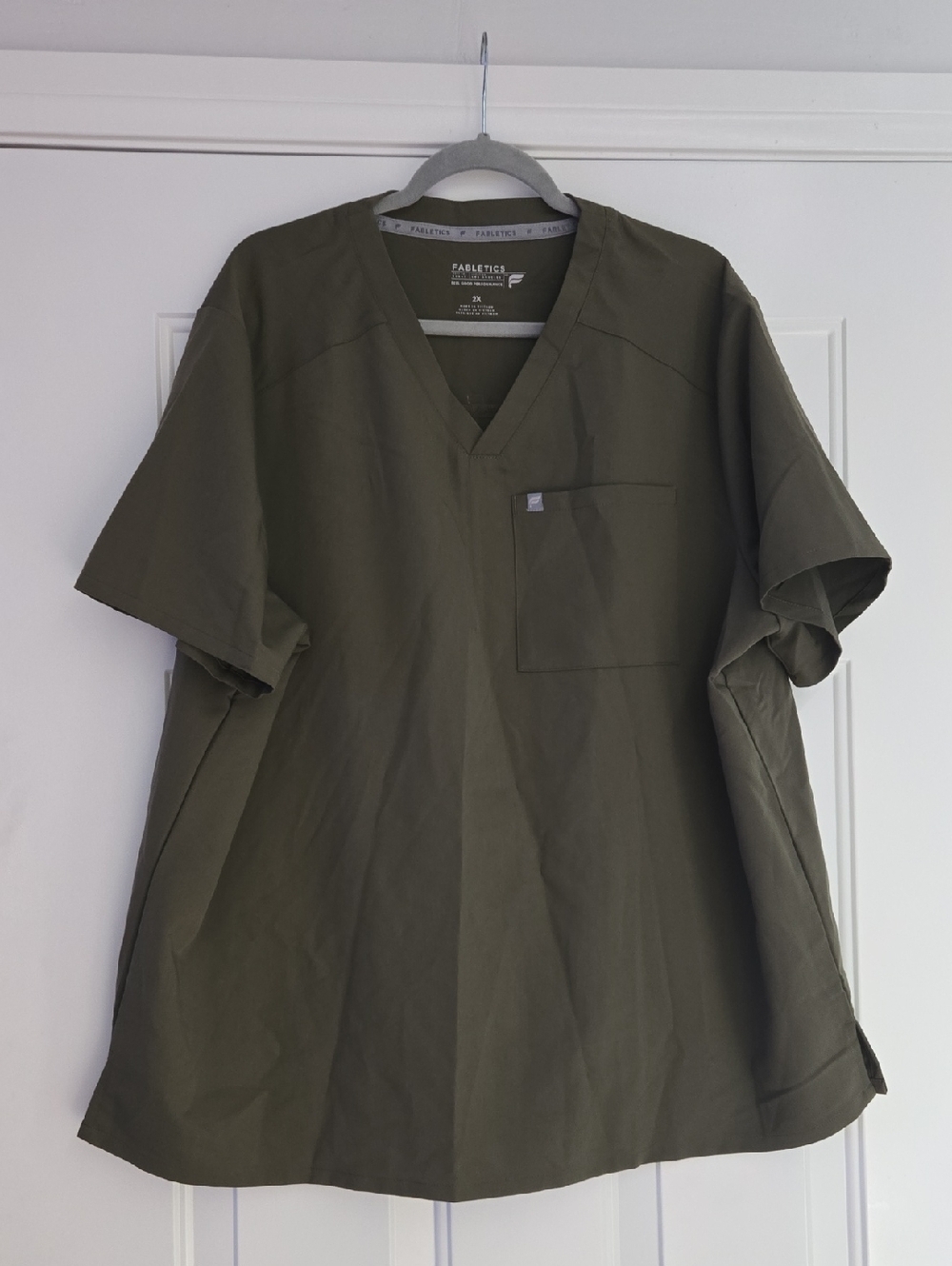Fabletics Olive V-Neck Scrub Top Plus Size 2X